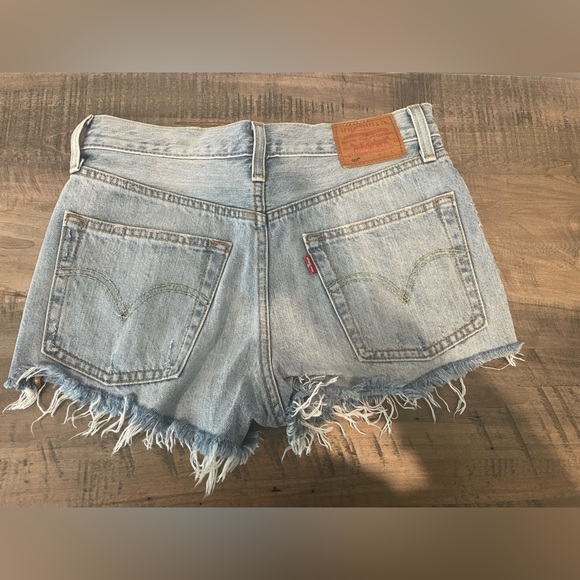 Levi denim shorts - Picture 2 of 3